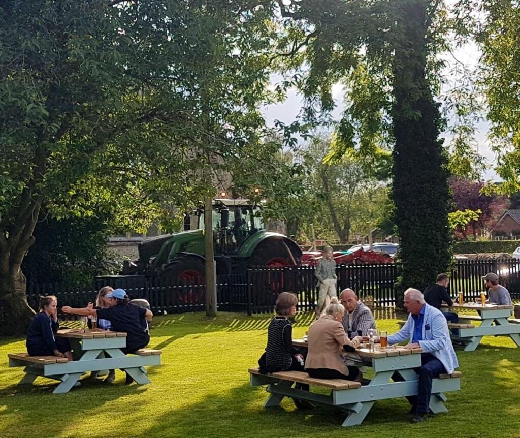The Bedingfeld Arms Oxborough Exterior foto